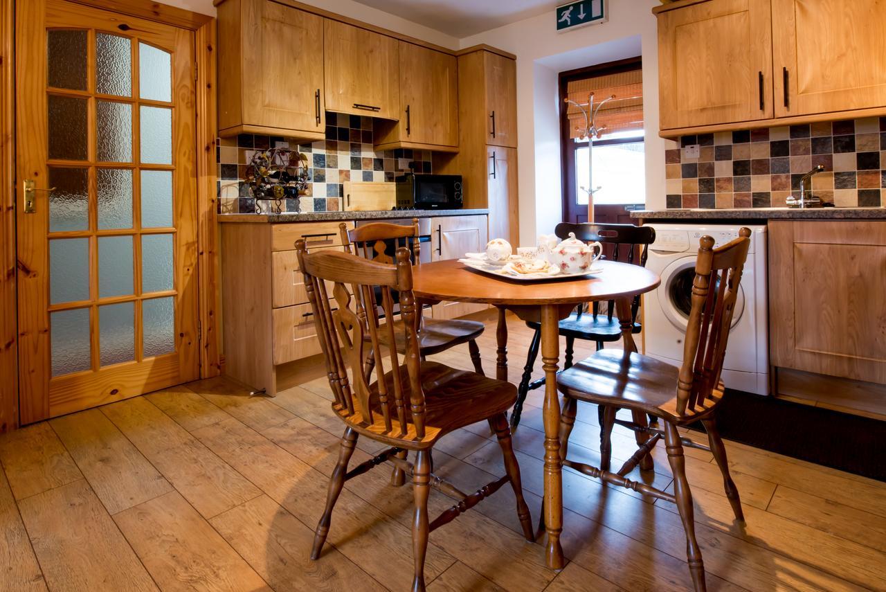 Brennan'S Accommodation Glenties Exterior photo